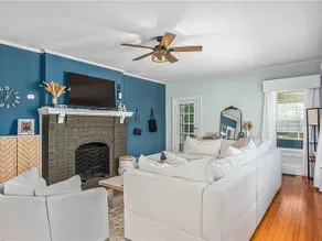Blue Cottage Getaway Elkin Downtown - Image 5