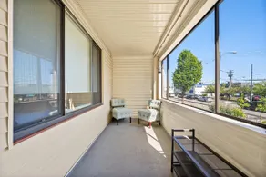 Bright Pet-Friendly Heritage Home with Sunny Patio - Image 3