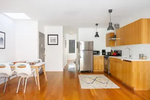 Luxurious & Modern, Private Deck + Great location - Image 2