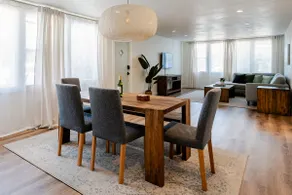 Walk Downtown+Beach • King Beds • Family-Friendly - Image 4