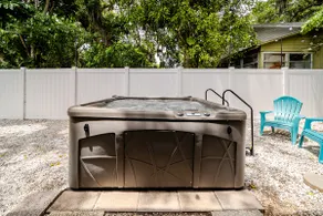 Coastal Cottage in Downtown Palm Harbor - Image 3