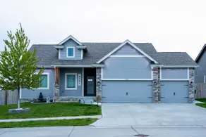 Modern Omaha-Elkhorn Home | Quiet & Spacious - Image 4