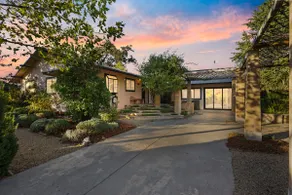 Hopland Gardens - Image 2
