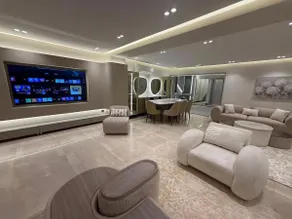 Luxurious Modern Flat with Nile & Pyramids View - Image 4