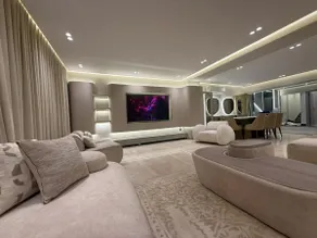 Luxurious Modern Flat with Nile & Pyramids View - Image 3