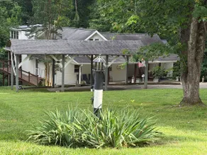 Sarahs Ridge - Private Lake Front Winchester TN - Image 2