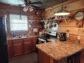 Cabin on the hill - Image 4