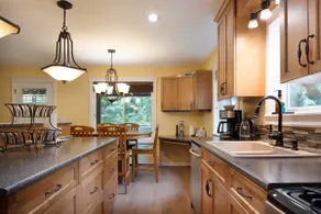 Mt Baker Cabin | Hot Tub, EV Charger & Dogs - Image 3