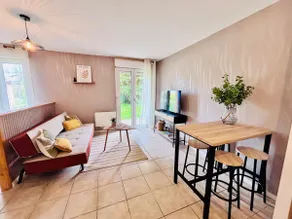 L'Adresse, bright, single-story unit, free parking - Image 2
