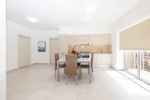 Bright 1Bed with Shared Heated Indoor Pool & Gym - Image 3