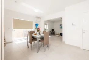 Bright 1Bed with Shared Heated Indoor Pool & Gym - Image 4