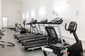 Bright 1Bed with Shared Heated Indoor Pool & Gym - Image 2