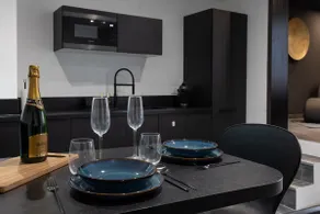 Moon Room Suite – Private Hot Tub & Unique Atmosphere - Image 5