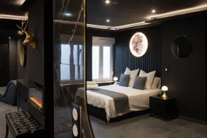 Moon Room Suite – Private Hot Tub & Unique Atmosphere - Image 3