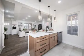 Stylish Modern • Near Forest Park • Zoo • Wash U - Image 4