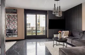 Peace and luxury on the waterfront. - Image 2