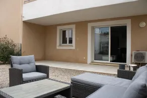 Apartment between lake and sea amidst vineyards - Image 2