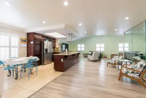 Spacious 3BR San Diego Home w/ Parking & AC Modern - Image 2