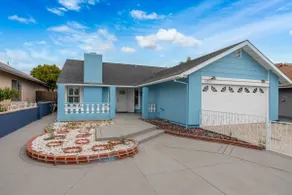 Spacious 3BR San Diego Home w/ Parking & AC Modern - Image 3