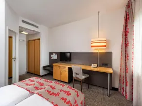Sunday Hotel Frankfurt Standard Double Room - Image 3