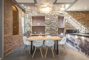 Contemporary Acropolis House - Image 2
