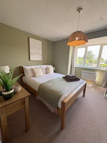 Perfectly located between Cheltenham & Gloucester - Image 3