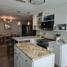 Fall Retreat 5BR Home with 2-Master Rooms! - Image 5
