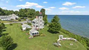 The Lake House #2 | Water Views Sleeps 4 - Image 4