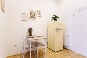 Boho Eleven | Old building, 3 min to U3 Simmering - Image 3
