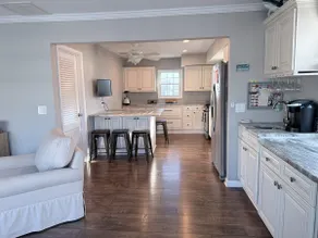 Silver Beach Waterfront Cottage - Image 3