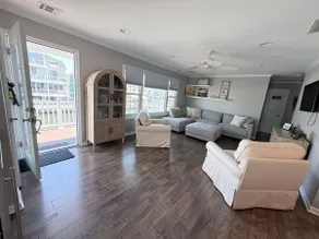 Silver Beach Waterfront Cottage - Image 2