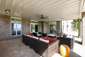 Luxury waterfront apartment at Gibson Island - Image 5