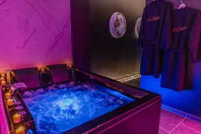 Le Céleste | Immersive air-conditioned loveroom & spa - Image 2