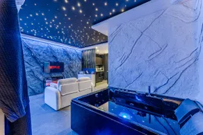 Le Céleste | Immersive air-conditioned loveroom & spa - Image 4