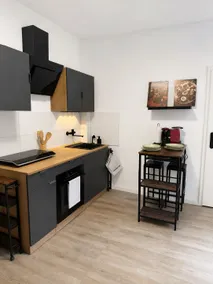 Heer99 Stay | Minimalistisches Apartment | Balkon - Image 3