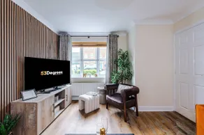 Spacious & Modern 4 Bed in Northwich with FREE Parking by 53 Degrees Property - Image 5