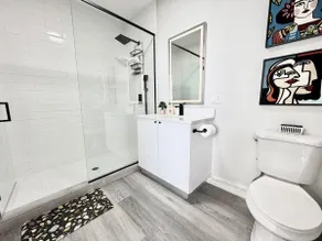 Modern Stylish Retreat in Pilsen’s Colorful Center - Image 5