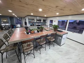 3 bed Mountain View chalet with lake access. - Image 3