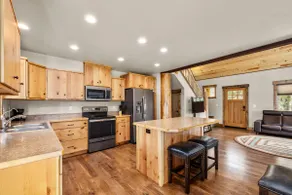 Eagles Nest at Experience Montana Cabins - Image 2