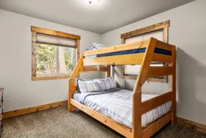 Eagles Nest at Experience Montana Cabins - Image 4