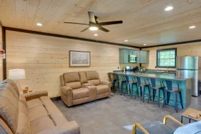 Steps to Lake! Pet-Friendly Murray Retreat w/ Deck - Image 3