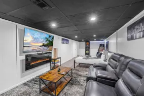 Family Retreat • Arcade • Sleeps 11 - Image 3