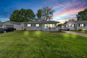 Family Retreat • Arcade • Sleeps 11 - Image 2