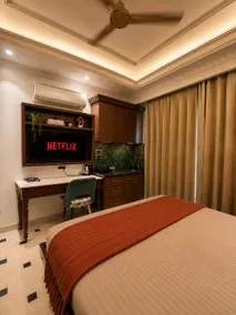 Signature Studio | Golf Course Road | Rapid Metro - Image 3