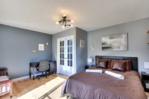 Family Friendly 2BR in Longueuil with parking - Image 2
