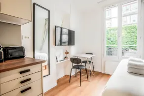 Bright studio · Quick access to Paris and Versailles - Image 4