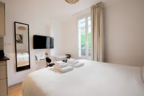 Bright studio · Quick access to Paris and Versailles - Image 2