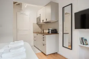 Bright studio · Quick access to Paris and Versailles - Image 5