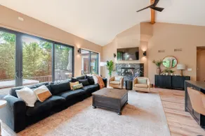 5 Br Wooded Lake Retreat Hot Tub & Private Beach - Image 4