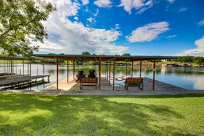 Renovated 2BR Lakefront Dog Friendly | Dock - Image 2